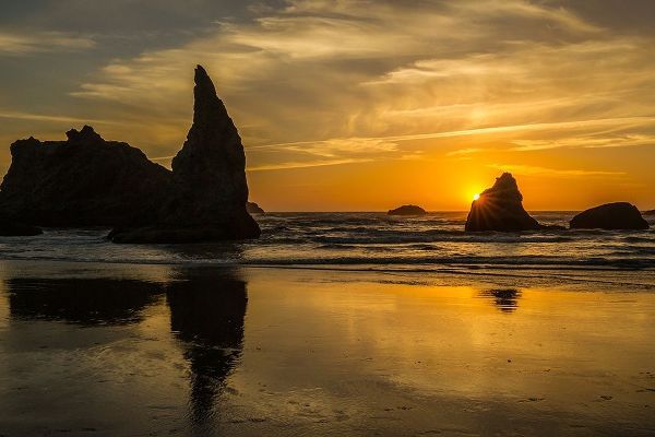 Oregon-Bandon Beach-Wizards Hat-sunset-sun star